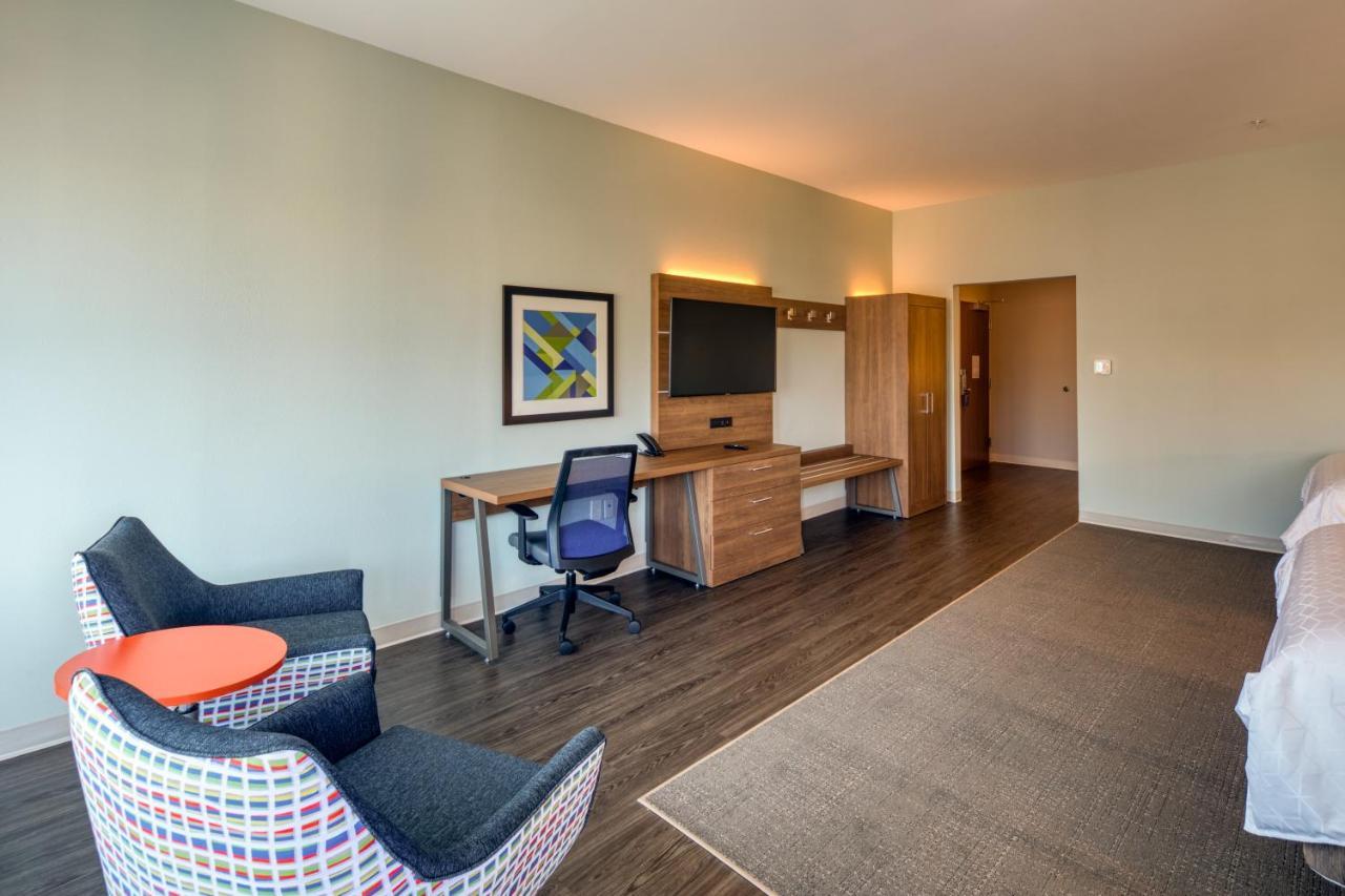 Holiday Inn Express & Suites - Charlotte - South End By Ihg Exterior photo